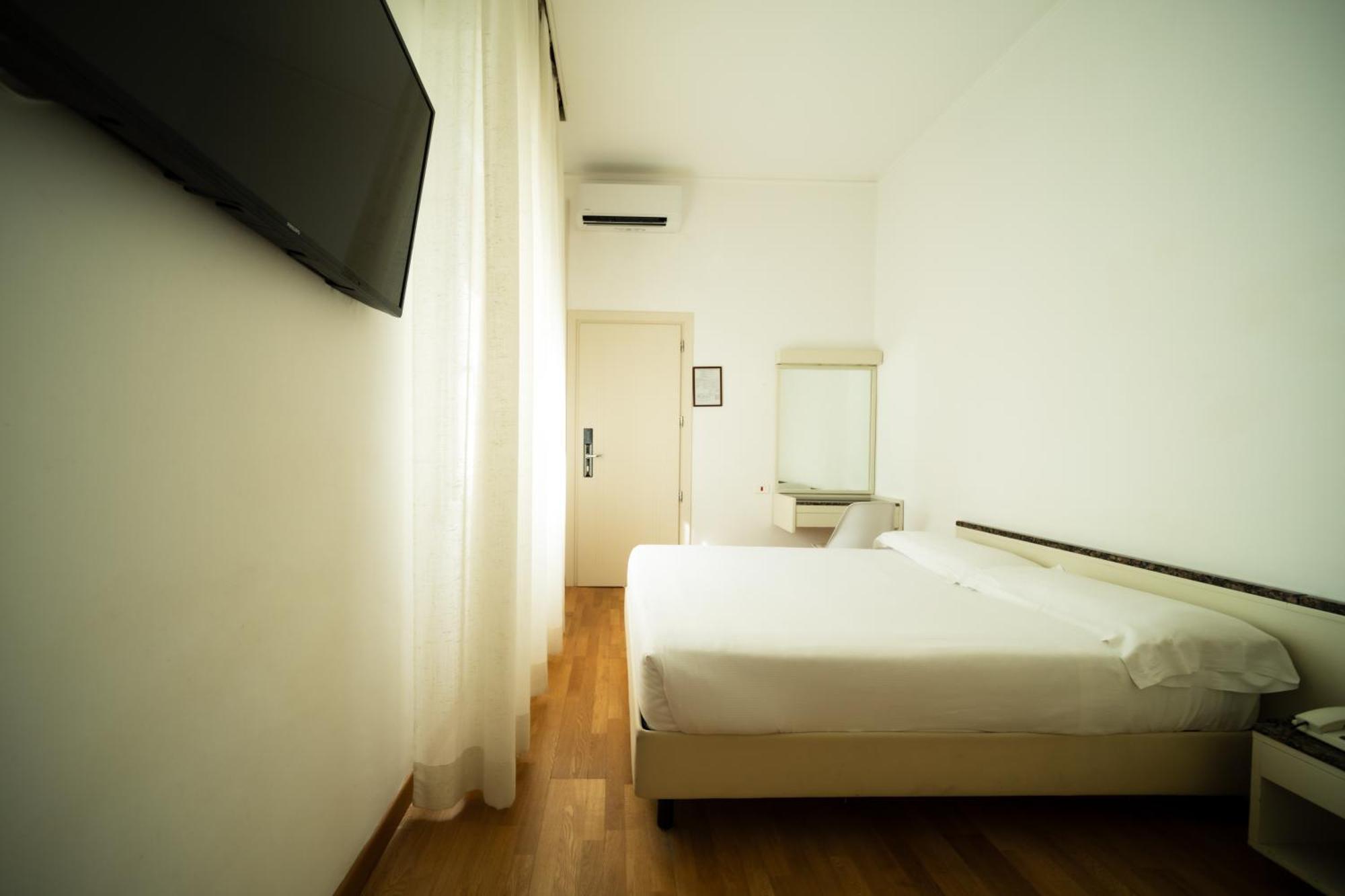 Hotel Rosabianca Rimini Bagian luar foto