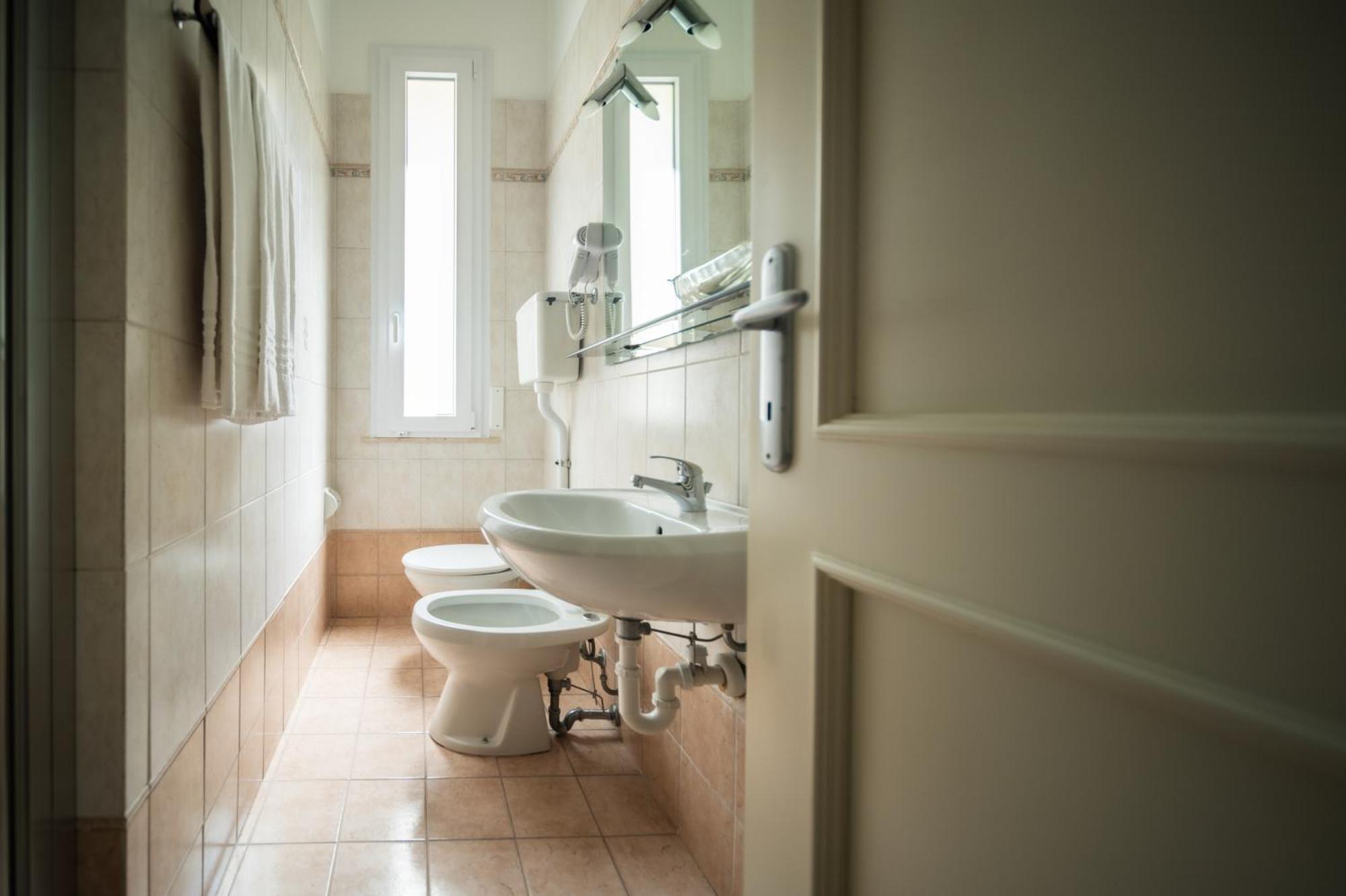 Hotel Rosabianca Rimini Bagian luar foto