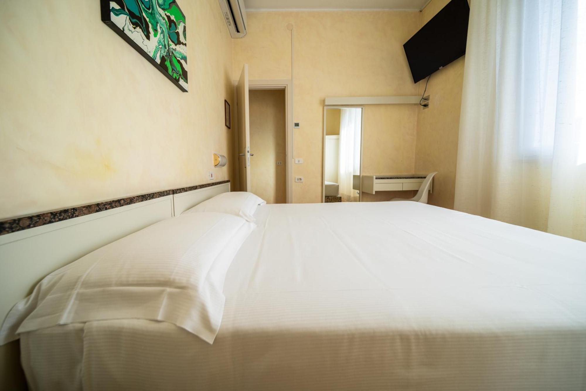 Hotel Rosabianca Rimini Bagian luar foto