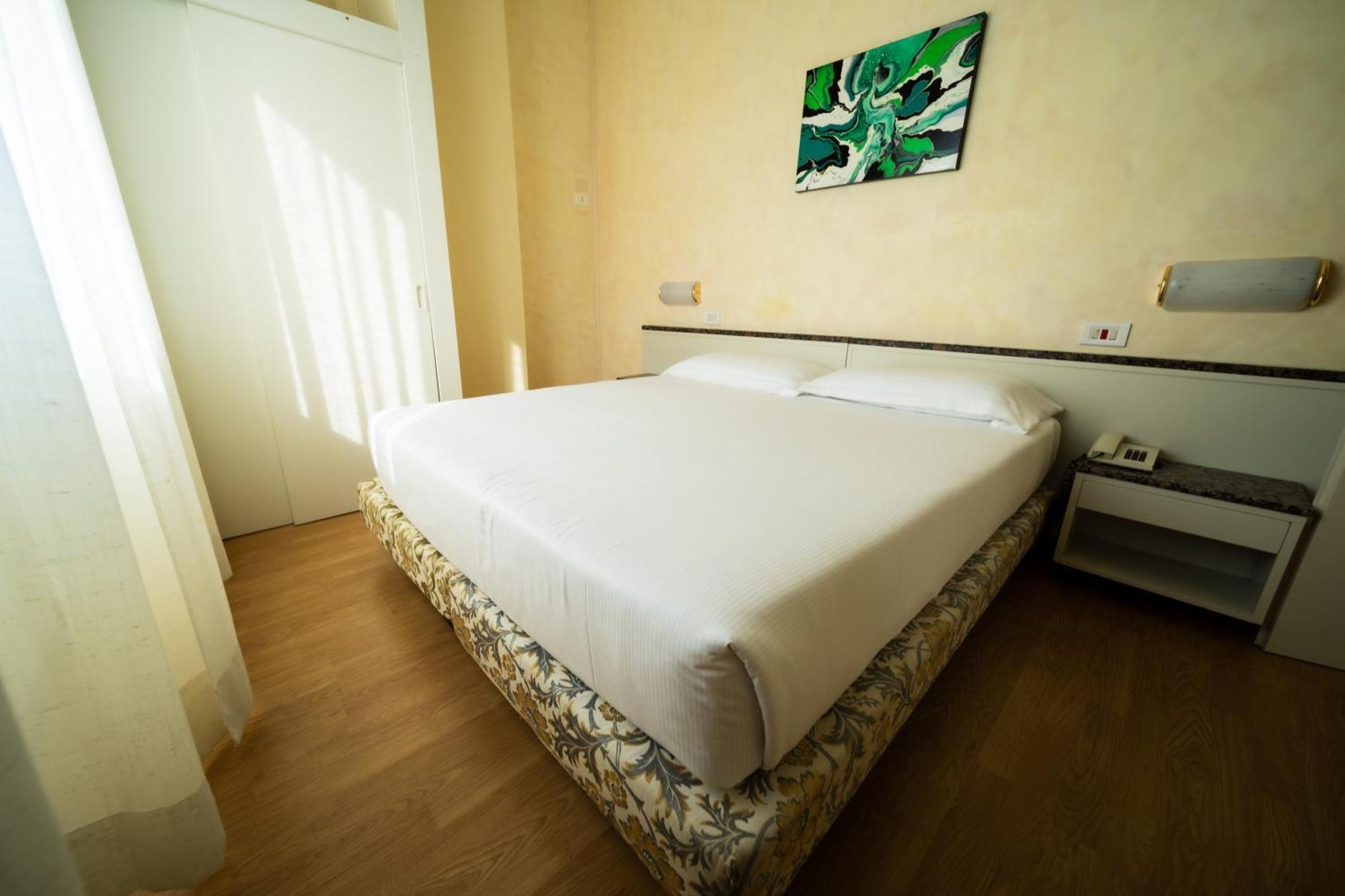 Hotel Rosabianca Rimini Bagian luar foto