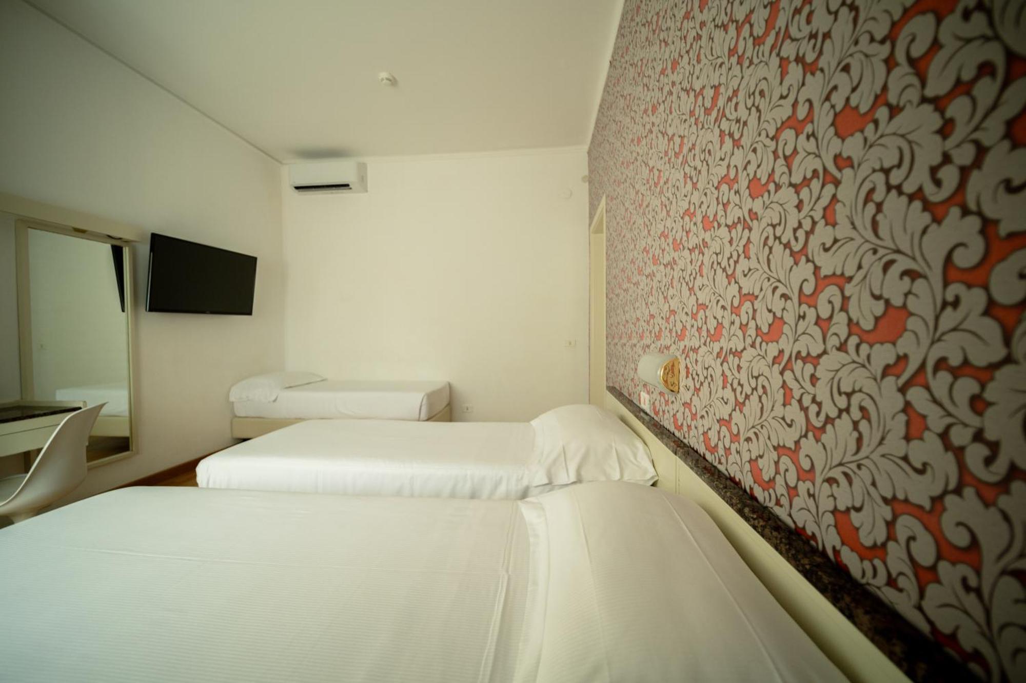 Hotel Rosabianca Rimini Bagian luar foto