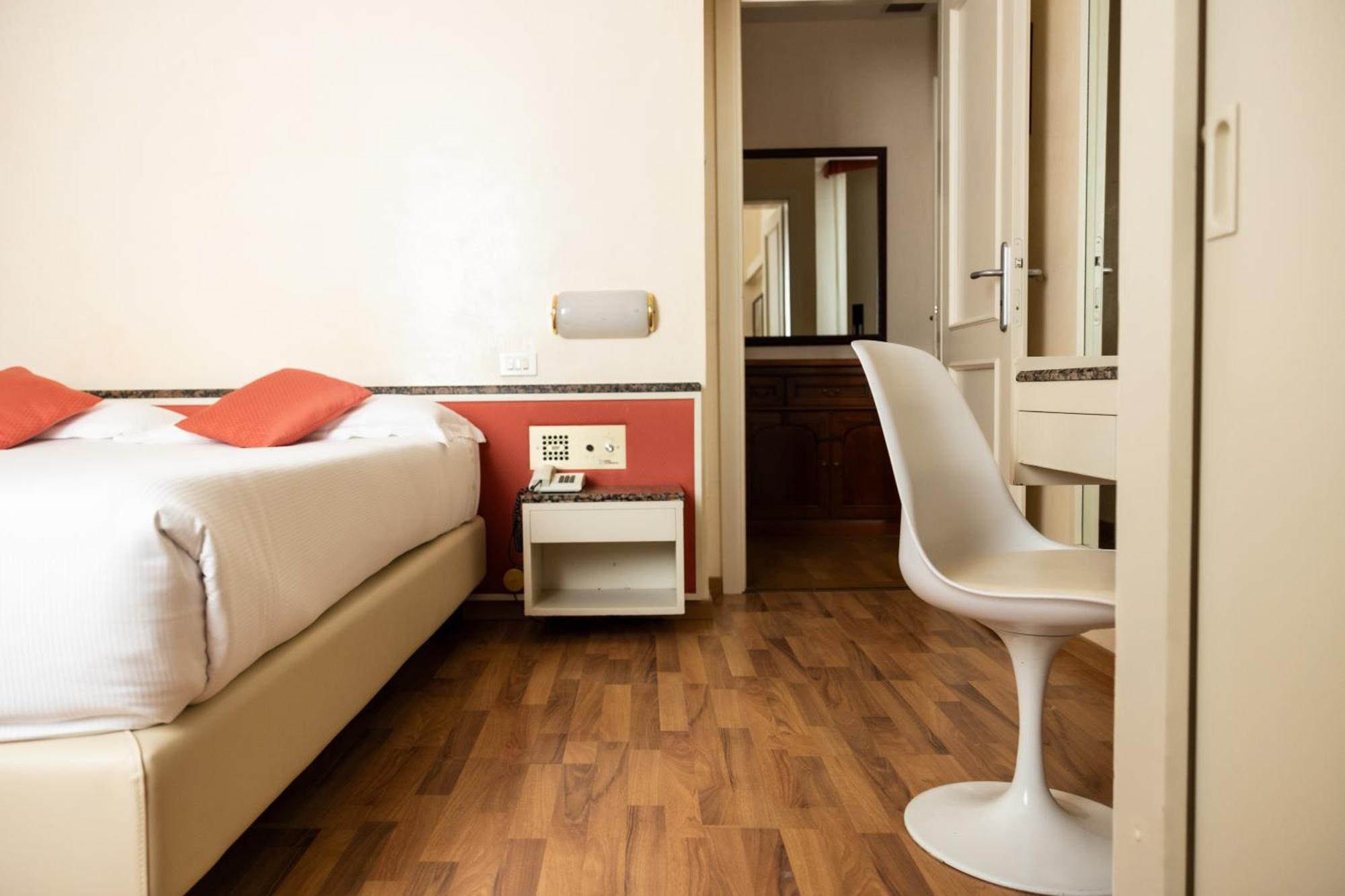 Hotel Rosabianca Rimini Bagian luar foto