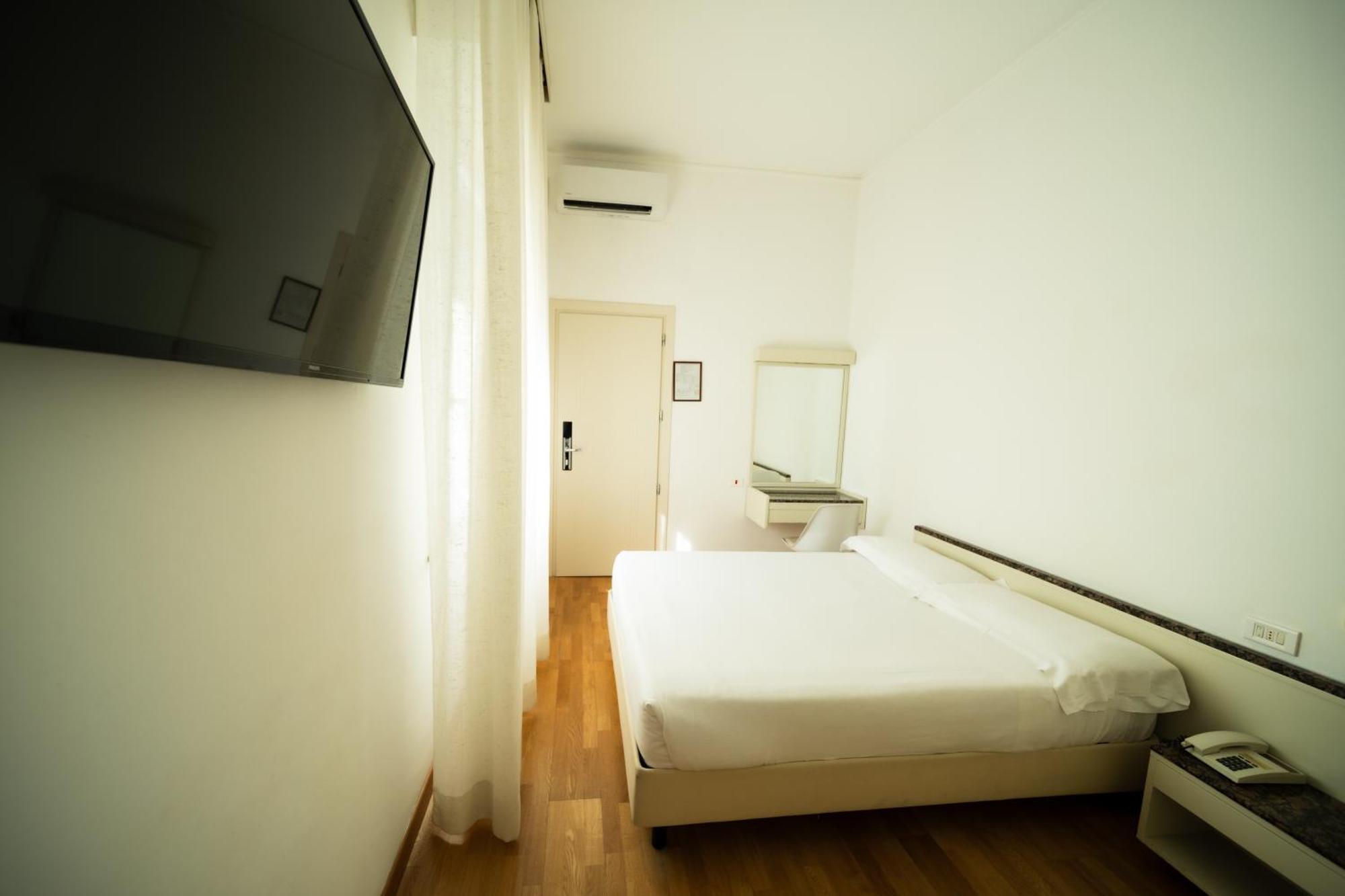 Hotel Rosabianca Rimini Bagian luar foto
