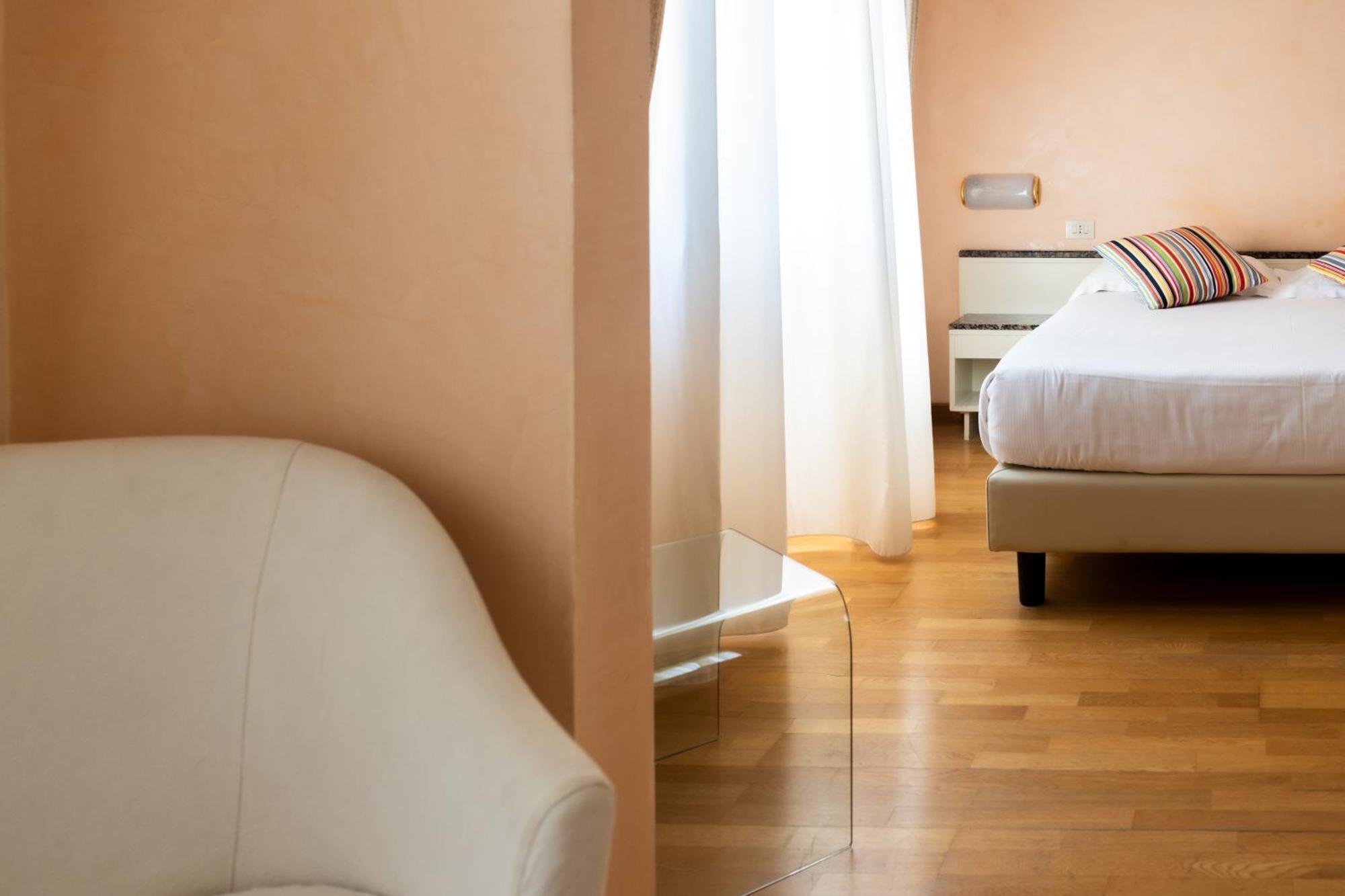 Hotel Rosabianca Rimini Bagian luar foto