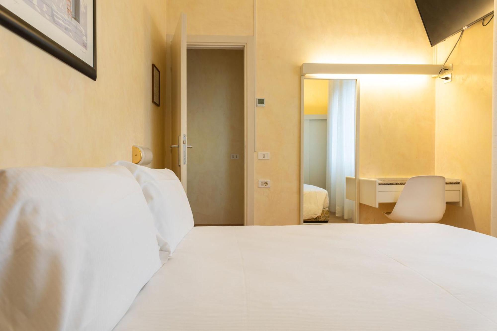 Hotel Rosabianca Rimini Bagian luar foto