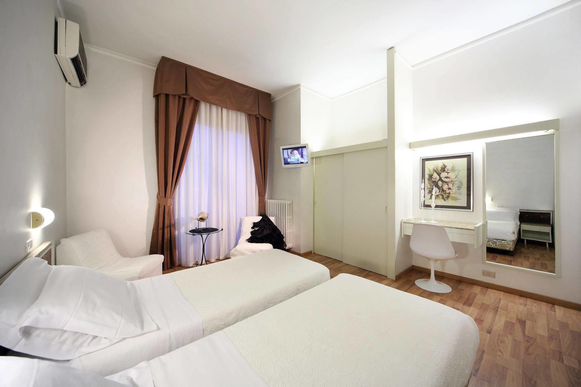 Hotel Rosabianca Rimini Bagian luar foto